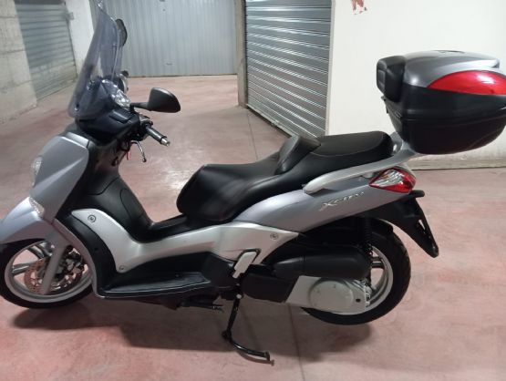 Shitet motorr Yamaha 250 cc, Shitet motorr Yamaha model X city viti 2009, Motorra Yamaha ne shitje, Shitet motorr Yamaha pa targa dhe dogane te paguar me 5300 km, shiten motorra Yamaha te ardhur nga italia